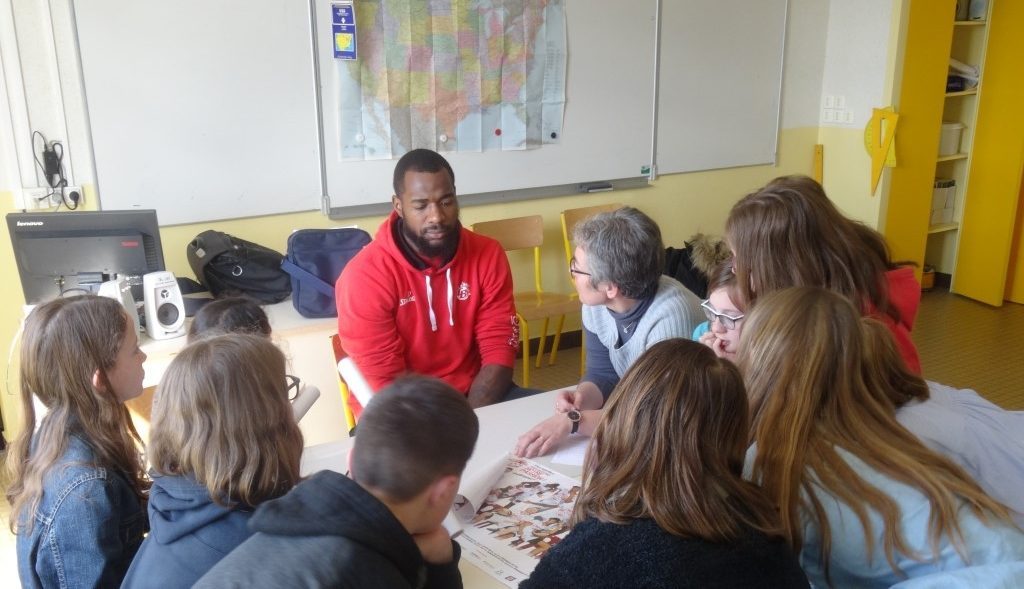 Trois joueurs de Cholet Basket au collège